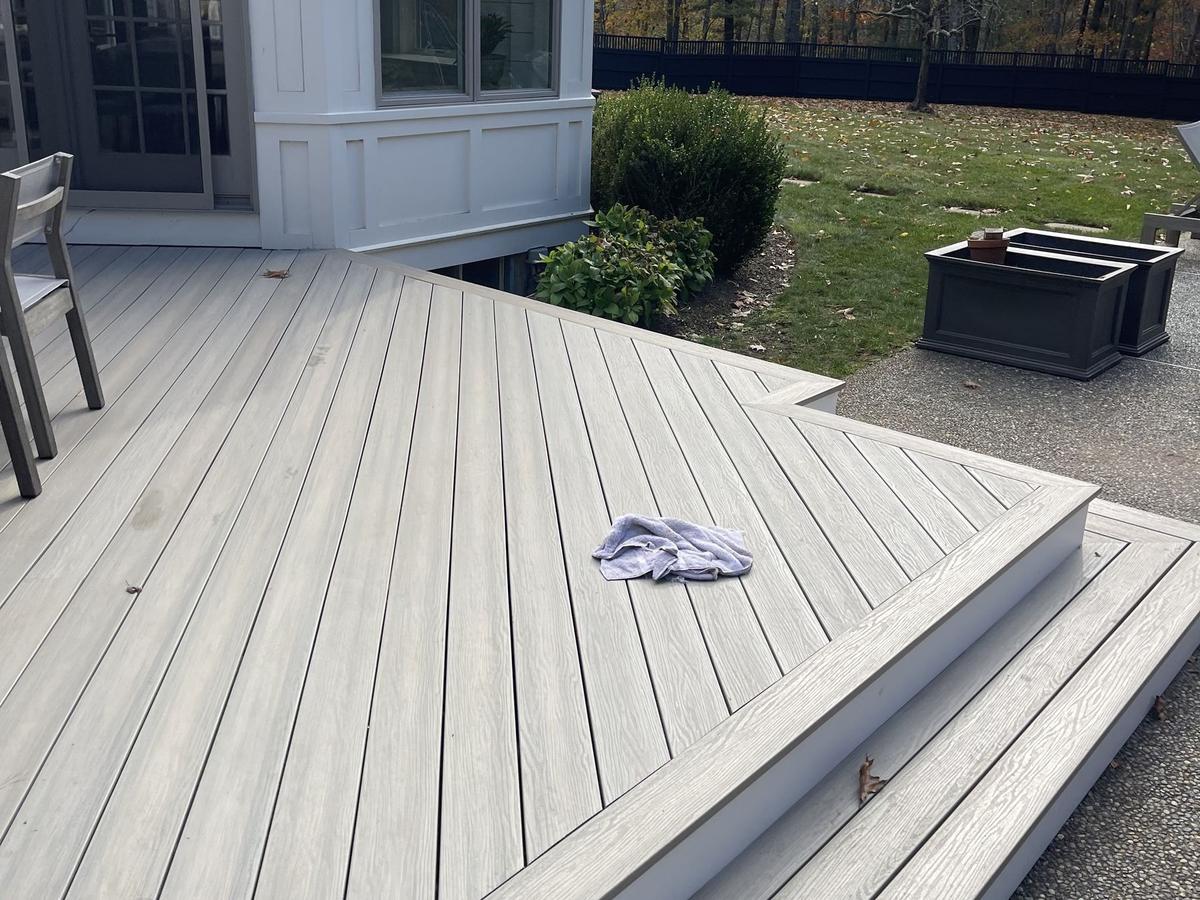 Diagonal composite deck with border and steps